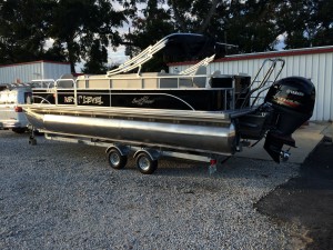 2014 24' Sun chaser pontoon boat outfitted with all the essentials and more for a great time on the water. 