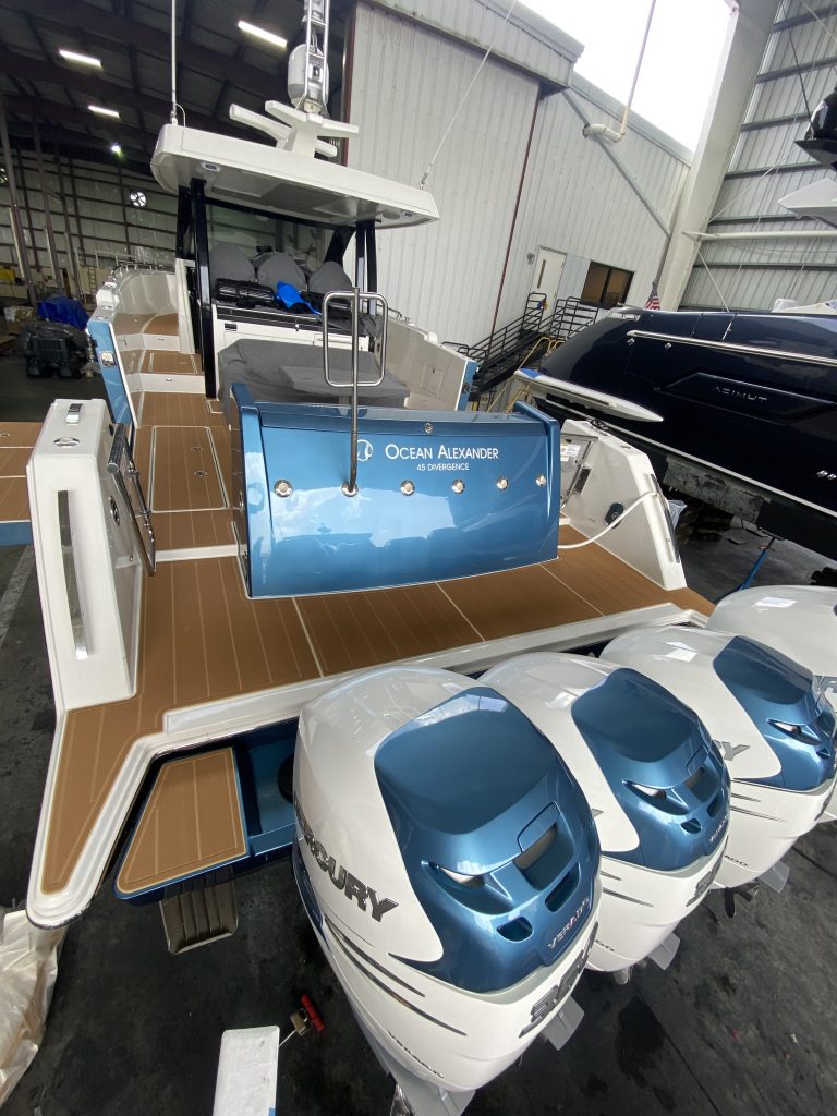 Ocean Alexander CC SeaDek® Engines
