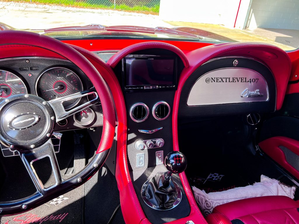 Corvette Stingray. Interior dash.